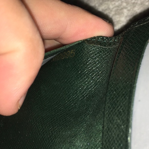 Louis Vuitton "Porte Cartes" Bifold Card Holder in Green Taiga Leather - Picture 7 of 7